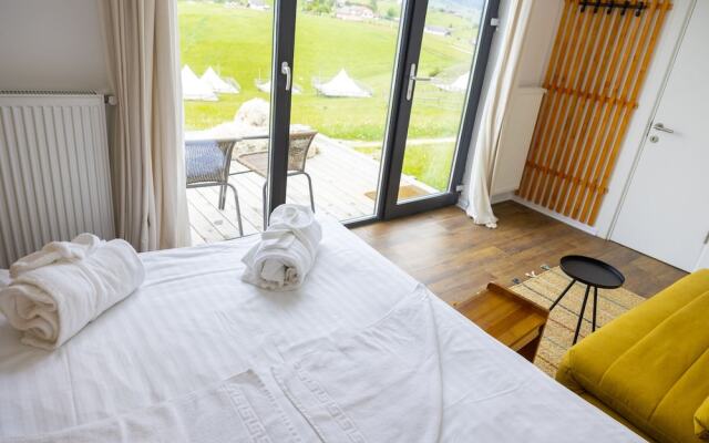 Ursa Mica Glamping Resort