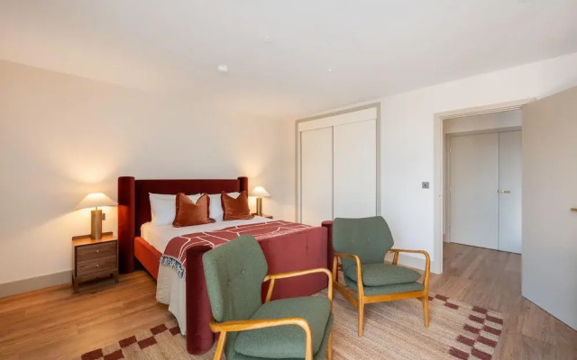 Stylish City Flat With Private Balcony