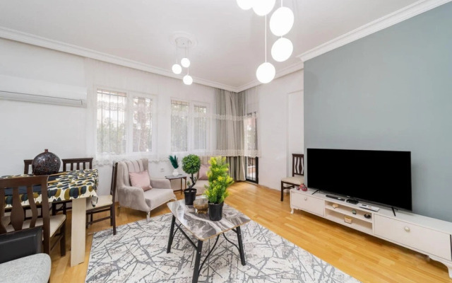 Spacious Flat With Backyard in Muratpasa