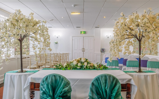 Muthu Westcliff Hotel (Near London Southend Airport)