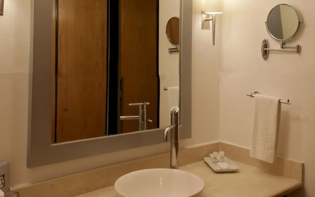 Hotel & Suites PF