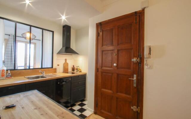 Pretty 2 rooms in the city center