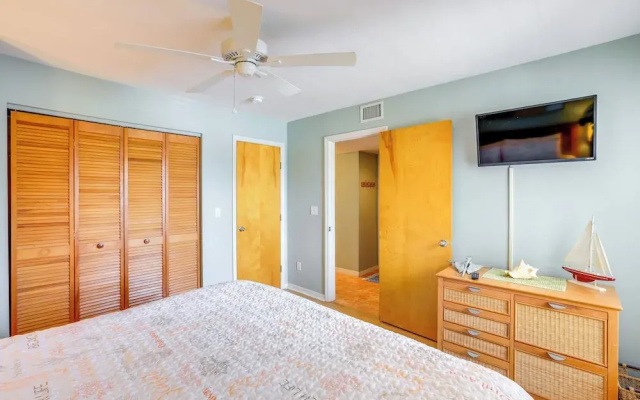 Beach & Pool Access at Condo on Cedar Key!