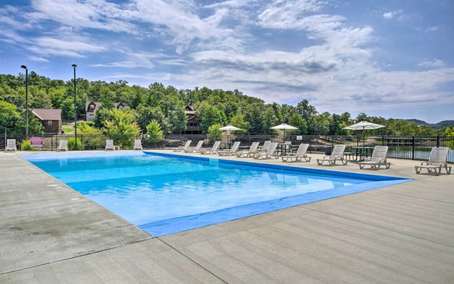 Branson West Golf Getaway w/ Pool Access!