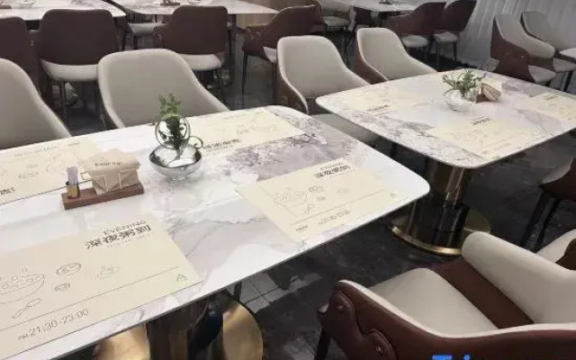 Atour Hotel, Daxin Square, Xinyang East Station