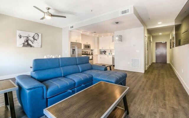 Spacious Modern Condo near French Quarter