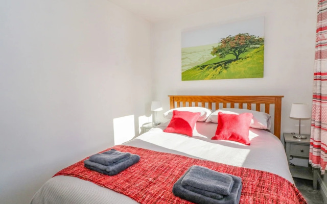 6 Hunters Green Close