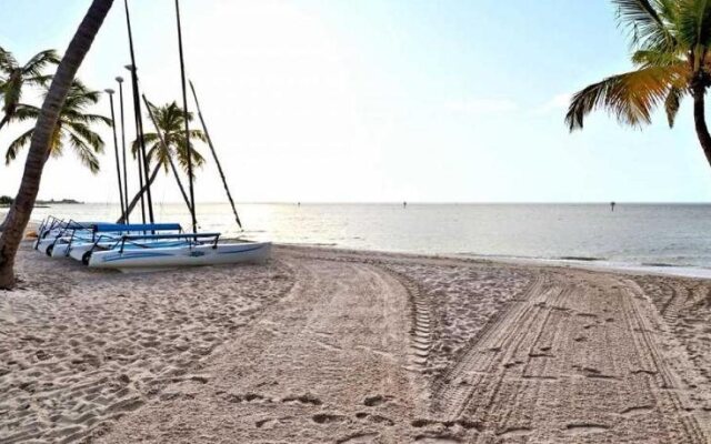 Coral Garden by Avantstay Great Location w/ Balcony & Shared Pool