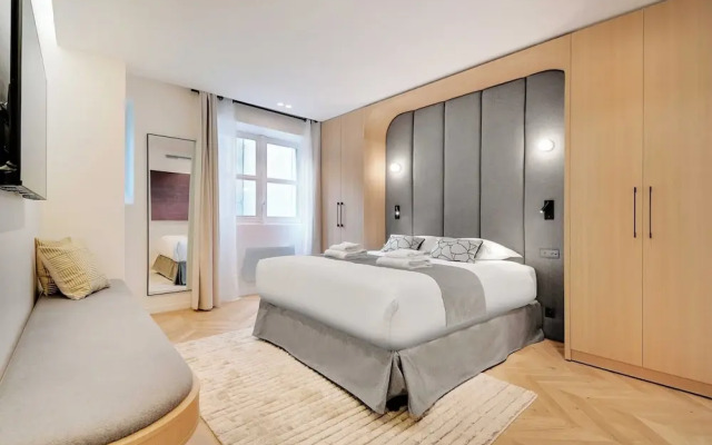 Spacious Flat - 4 Br/10p - Madeleine