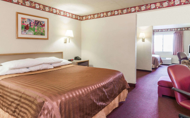 Travelodge by Wyndham Airport Platte City