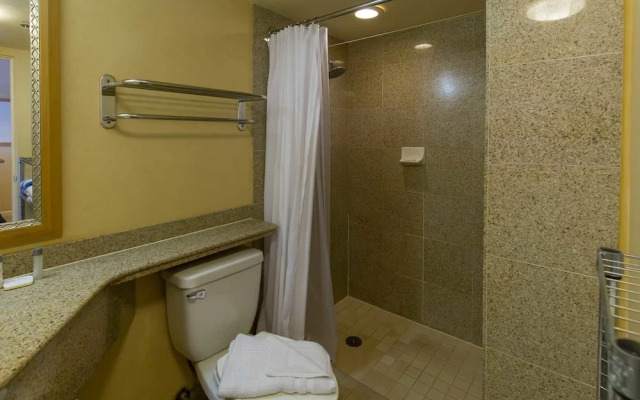 Ilikai 427 - Studio Condo