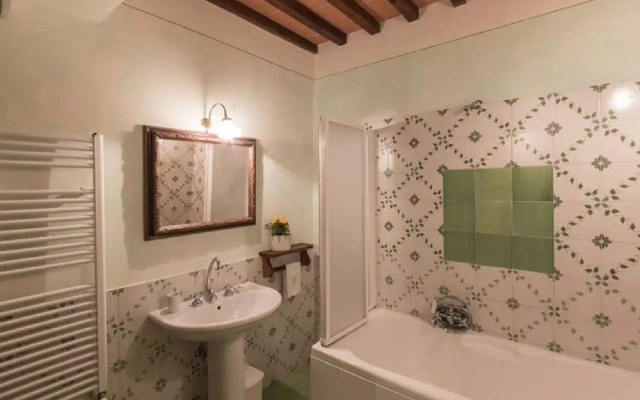 Attractive Apartment in Typical Tuscan Style