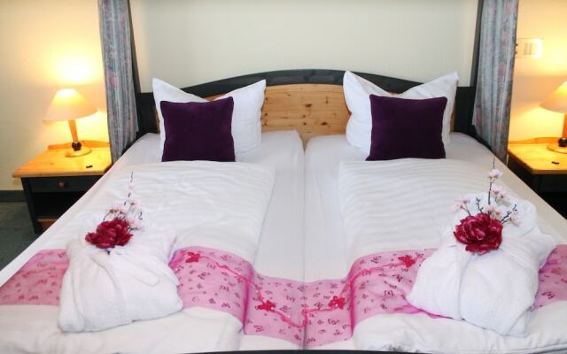 Zur Kaiserpfalz - Hotel-Spa-Camping