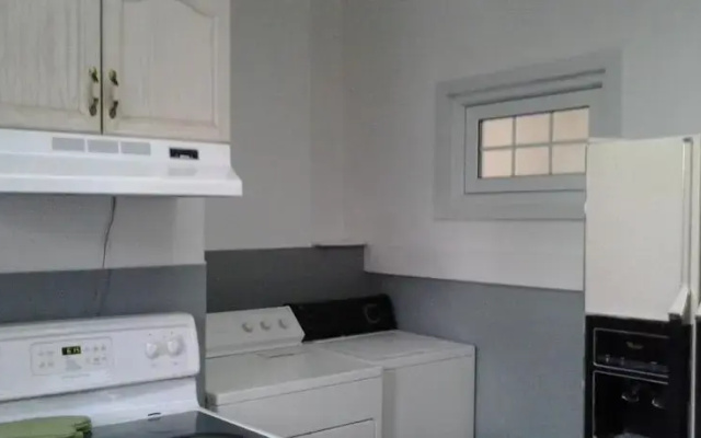 Port Hope Economy Apartments
