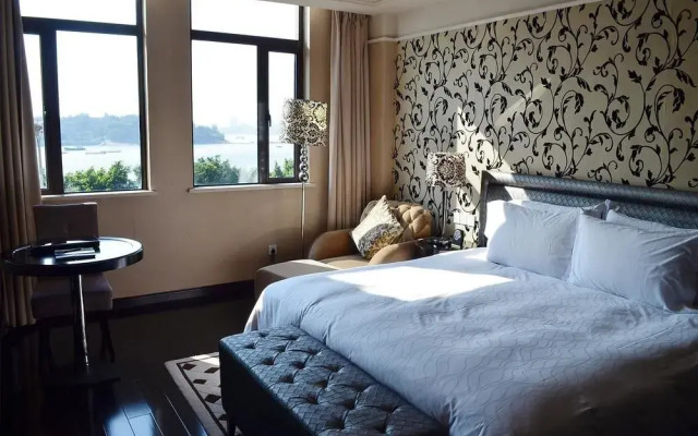 Lujiang Harbourview Hotel