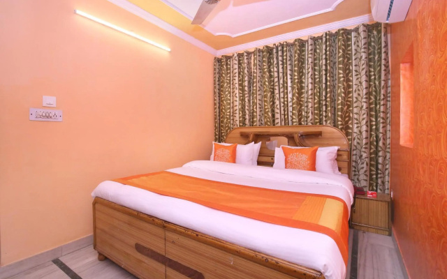 OYO 10384 Hotel Rajesh Palace