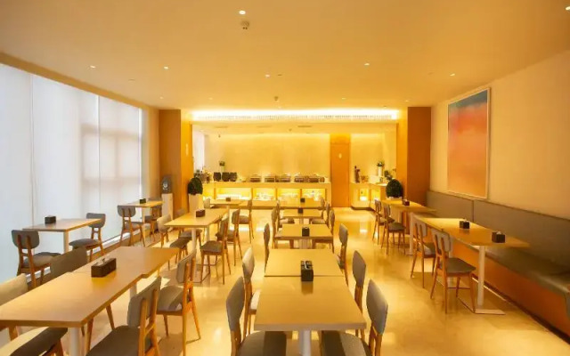 Ji Hotel (Zhengzhou East Railway Station)