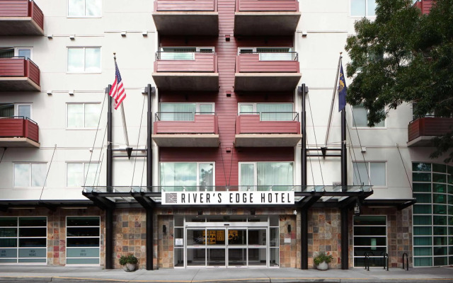 River's Edge Hotel Portland, Tapestry Collection by Hilton