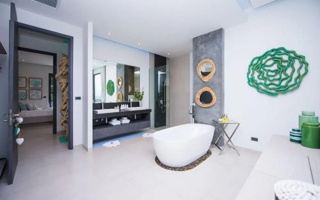 Luxury 5-Bedroom Villa With Games Room In Kata