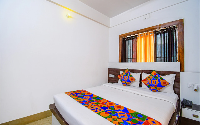 OYO Ruby Park Dream Palace Near Acropolis Mall