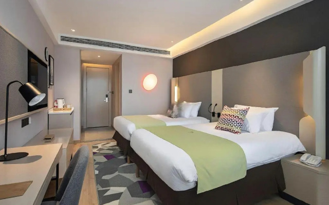 Campanile Hotel Wuhan Zhongnan Road Metro Station