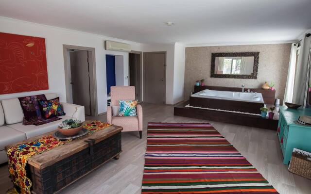 La Casa Novi Boutique & Beach Club