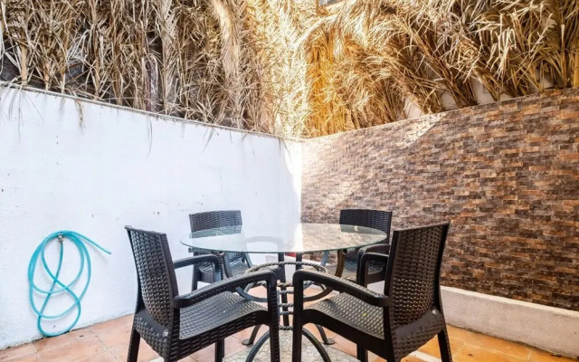 Central Flat Close to Shopping Malls in Sisli