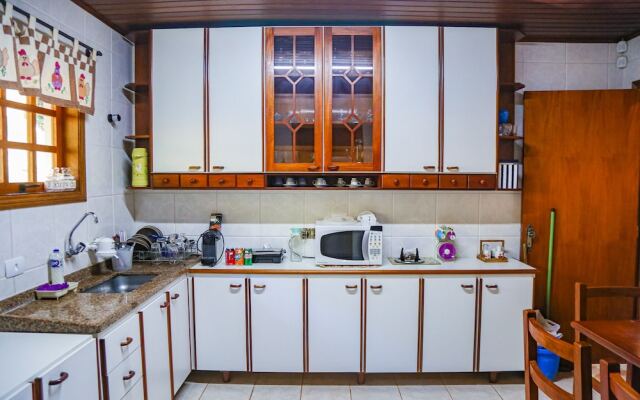 Chalé Belga - 1,2 km do Centro Turístico Capivari