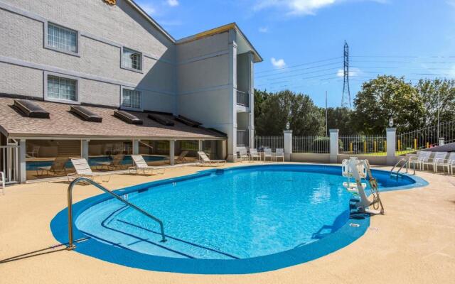 Red Lion Inn & Suites Nashville Airport