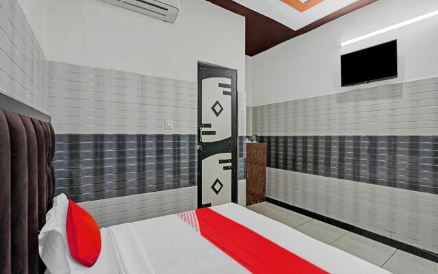 OYO Flagship 80810 Hotel H N J