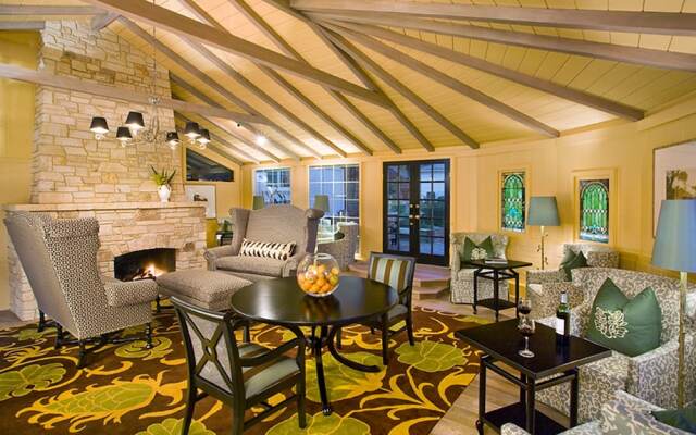 Colonial Terrace Inn by the Sea
