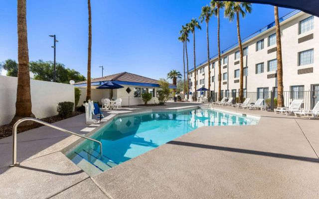 Days Inn & Suites by Wyndham Mesa Near Phoenix