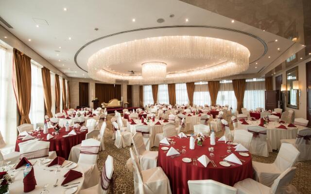 Grand Millennium Dubai Hotel