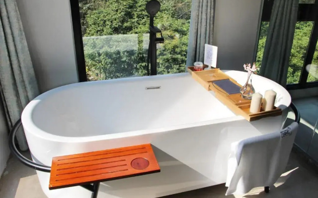 Yangshuo Serene Cove Hotel