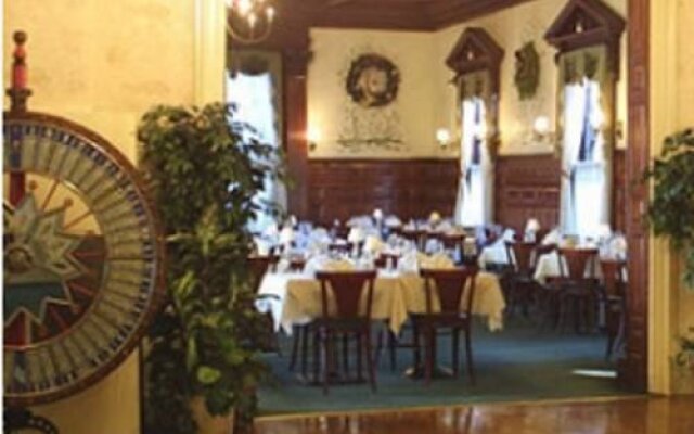 Canfieldhouse Restaurant & Inn