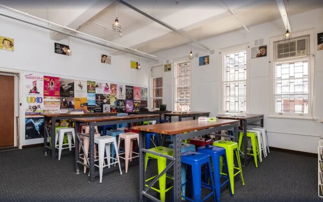 The Old Swan Barracks - Hostel