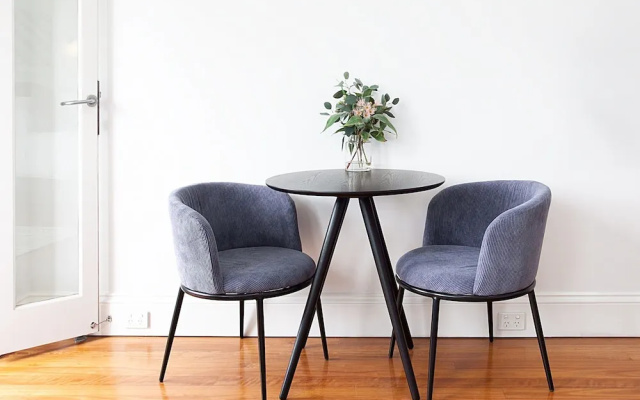 Beautiful Studio in Heritage Building With Balcony – Guest Rooms – Sydney