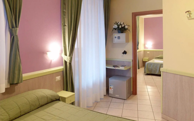 Hotel Arco Romana