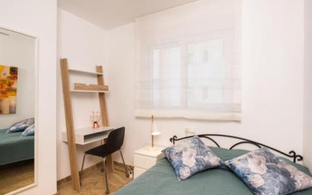 Apartment Apt