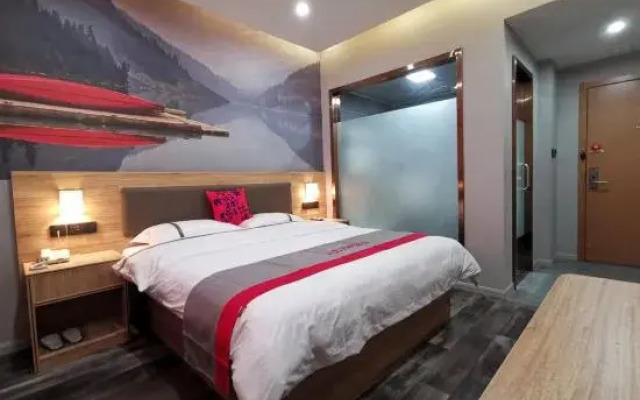 Junyi Chain Hotel (Danyang Houxiang Town Central Street)