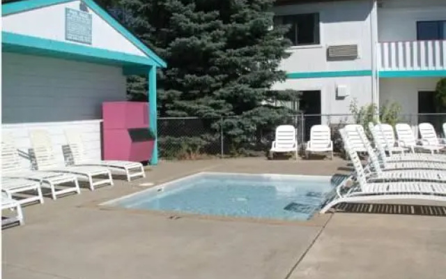 Carousel Inn & Suites