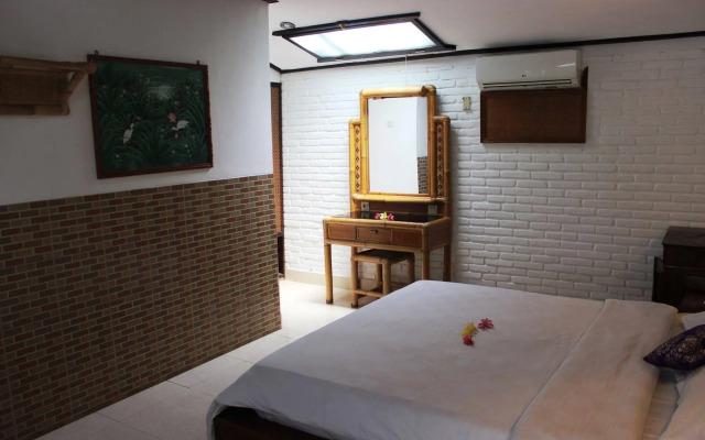Anom Beach Hotel
