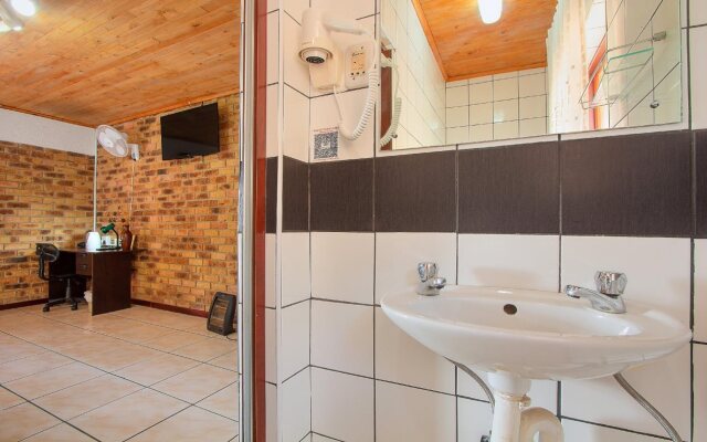Airport Bird & Game Lodge