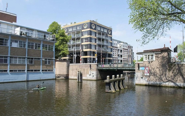 SWEETS - Van Hallbrug