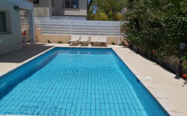 Anthorina Villa 18