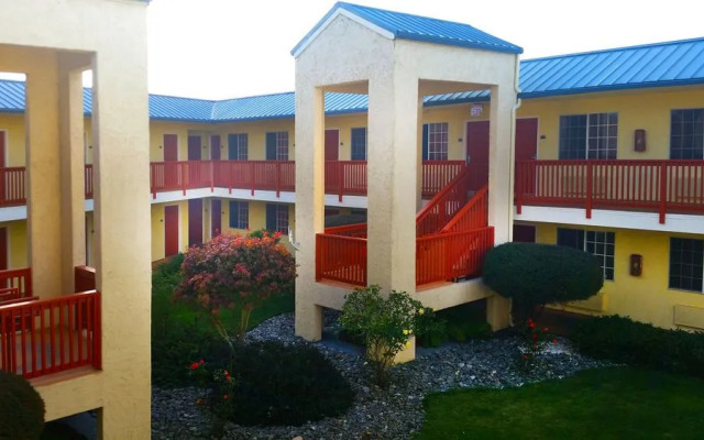 Quality Inn & Suites Redwood Coast