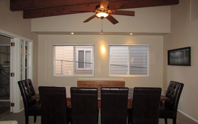 032 - Lakefront Village Escape