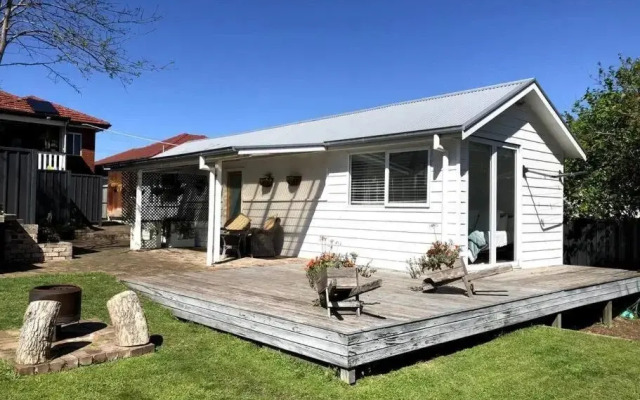 Adorable 1 bedroom guesthouse with firepit