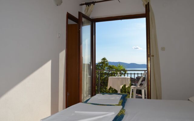 Apartment Jozo - 150 m from pebble beach: A2 Gradac, Riviera Makarska