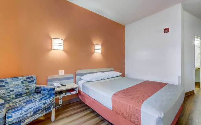 Motel 6 Roseburg, OR